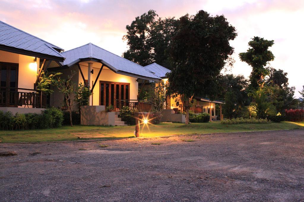 Saphli Villa Chumphon Exteriör bild